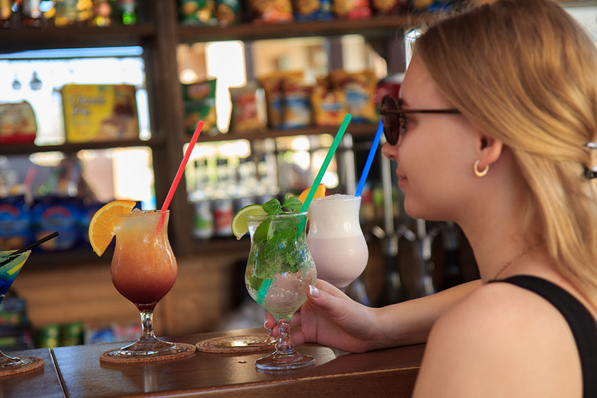 Лучший отель с баром в Прибрежном. 