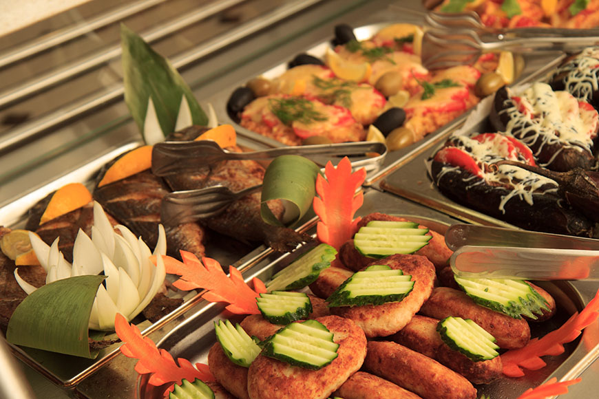 Ресторан для отдыха с питанием в Саках на море