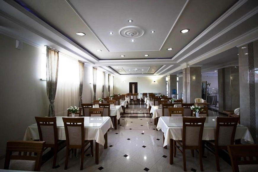 Прибрежное (Саки и Евпатория), пансионат с питанием по системе шведский стол. 