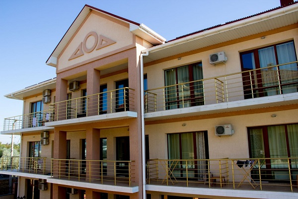 Саки, отели на берегу моря. 